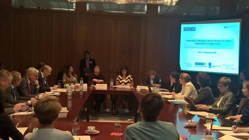 OSZE side event, moderiert von Naile Tanis, KOK e.V. im Ausw&auml;rtigen Amt 