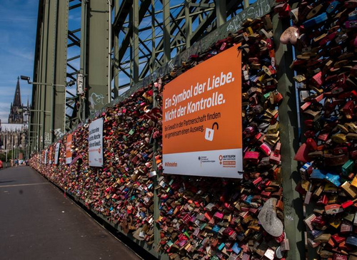 Plakataktion des Hilfetelefons Plakataktion des Hilfetelefons