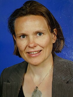 Dr. Iris Alice Muth